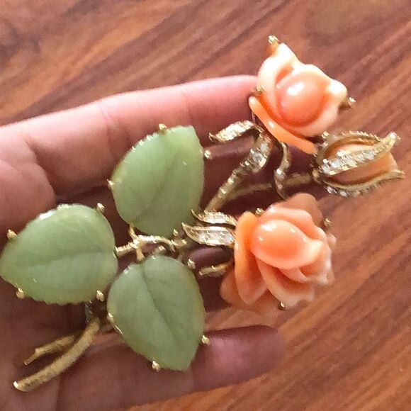 Nolan Miller Large rose pin faux Jade and coral  - Picture 6 of 6